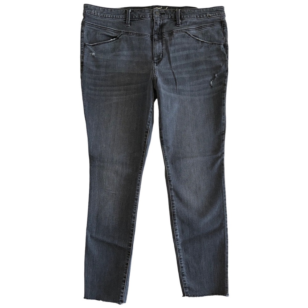Universal Thread Women’s Stretchy Black Wash Distressed High Rise Skinny Jean